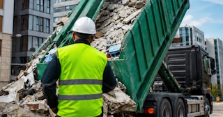 Вывоз строительного мусора в Благовещенске: услуги лицензированной компании — ПроМусор